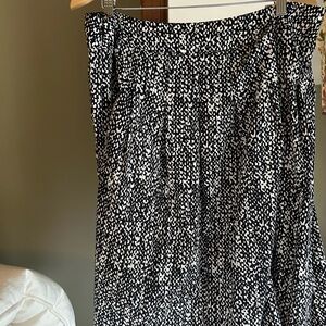 Talbots Black and White Patterned Women's Pleated Skirt